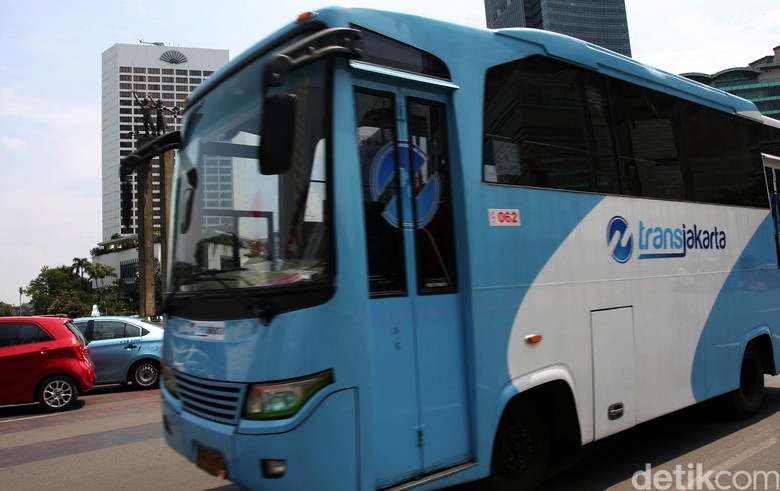 Bus TransJakarta Terbakar di Jaktim, Semua Penumpang Selamat Bus TransJakarta Terbakar di Jaktim, Semua Penumpang Selamat