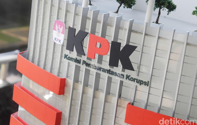 Kotak Pandora Sunjaya Ternyata Rasuah, Dibongkar KPK Berisi Miliaran Rupiah Kotak Pandora Sunjaya Ternyata Rasuah, Dibongkar KPK Berisi Miliaran Rupiah
