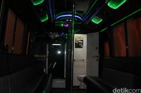 Interior bagian dalam bus pesta Royale VIP.