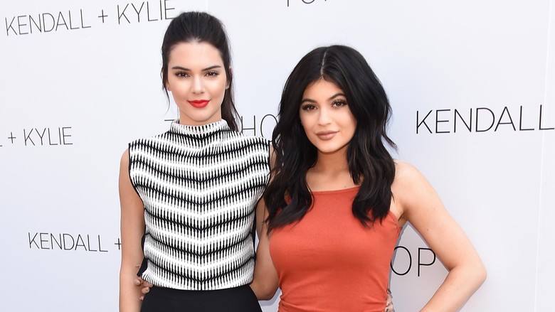 Kylie dan Kendall Jenner Kerap Berbagi Pakaian  Dalam