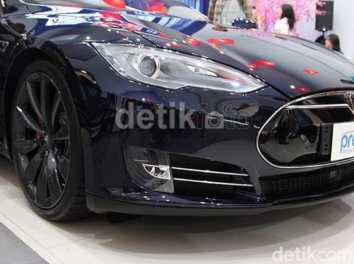 Naikkan Gaji, Bos Dapat Hadiah Mobil Impian dari Karyawan