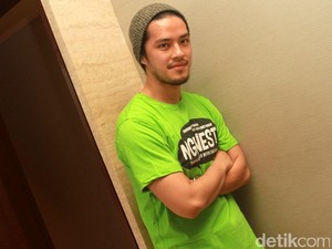 Main di Ngenest, Morgan Oey Belajar Tampil Lucu