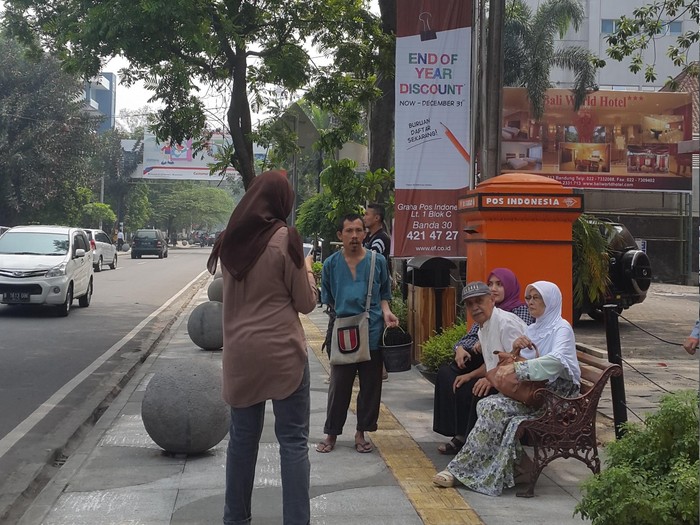 Pastikan Trotoar Mulus, Ridwan Kamil Panggil 15 Kontraktor