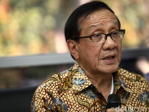 Akbar Tandjung Jumpa Pers Soal Konflik Partai Golkar Ketua Dewan Pertimbangan Partai Golkar, Akbar Tanjung menggelar jumpa pers di Akbar Tanjung Institute, Pancoran, Jakarta Selatan, Selasa (29/12/2015). Jumpa pers itu soal konflik dualisme kepemimpinan di Partai Golongan Karya yang tak kunjung berakhir. Grandyos Zafna/detikcom