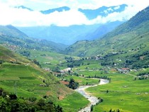 Gegara Cuaca Buruk, Turis Ramai-ramai Kosongkan Sa Pa