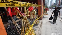  Sejumlah barang bukti turut diangkut dalam razia tersebut.
