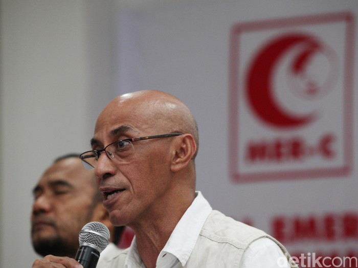 Relawan Medical Emergency Rescue Committee (MER-C)