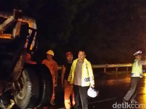 Macet Akibat Kontainer Terguling di Tol Cipularang Hingga 6 Kilometer