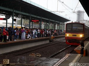 Layani Warga yang Rayakan Tahun Baru, KRL Beroperasi 24 Jam