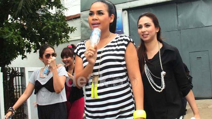 Melaney Ricardo Siap Polisikan Paedofil Pencatut Facebook-nya