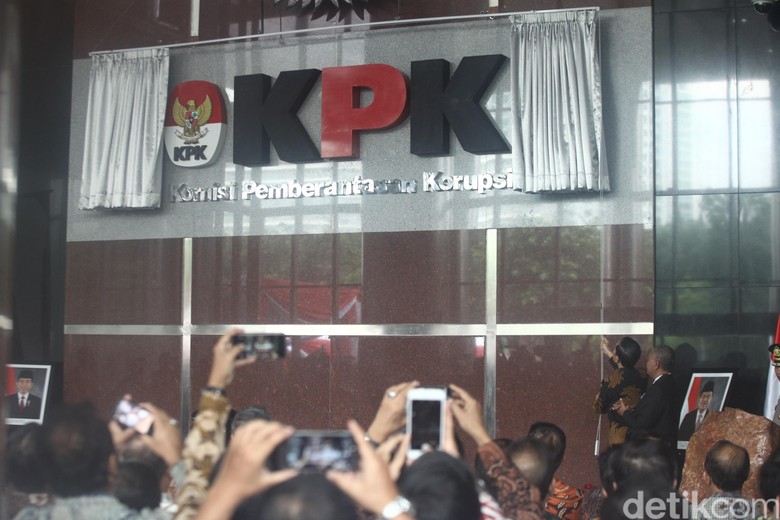 Kasus-kasus Terkait SDA dengan Kerugian Fantastis yang Ditangani KPK Kasus-kasus Terkait SDA dengan Kerugian Fantastis yang Ditangani KPK