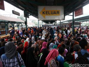 Nasib Jutaan Pekerja RI: Kerja 10 Jam Sehari, Gaji Cuma Rp 3 Jutaan