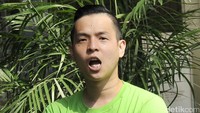 Dalam Ngenest, Ernest mengabadikan kisah hidupnya yang tumbuh dari keluarga keturunan Tiongkok. Pool/Noel/detikFoto.