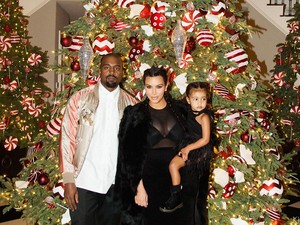 Anak Ultah, Kim Kardashian Donasikan 1 Truk Mainan ke Rumah Sakit