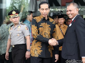 Respons Dingin Jokowi pada Agus Dkk yang Kembalikan Mandat