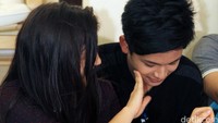 Artis yang akrab disapa Cassie itu mendapatkan hadiah berupa gelang dari sang kekasih. Pool/Ismail/detikFoto.