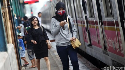 Malam Tahun Baru, Perjalanan KRL 24 Jam