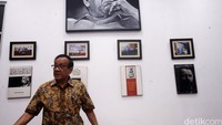 Ketua Dewan Pertimbangan Partai Golkar, Akbar Tandjung menggelar jumpa pers di Akbar Tanjung Institute, Pancoran, Jakarta Selatan, Selasa (29/12/2015).