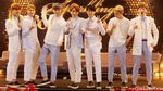 Ketika BTOB Tampil dengan Blankon