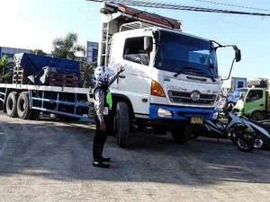 Truk-truk ini Ditilang karena Nekat Melintas di Jl Raya Sukabumi-Bogor