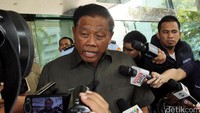 Inspektur Jenderal Kementerian Pertahanan Marsekal Madya TNI Ismono Wijayanto usai mendatangi gedung KPK di Jakarta, Rabu (30/12/2015).