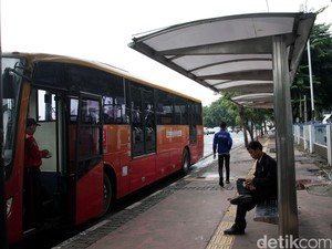 Asyik, KRL dan TransJ Beroperasi 24 Jam di Malam Tahun baru
