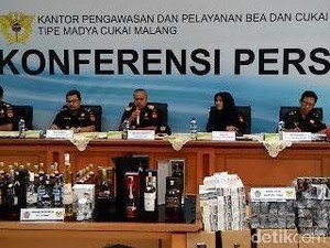 Ratusan Botol Miras Disita Bea Cukai Malang