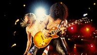 Gitaris band Guns N Roses, Slash juga memiliki nama samaran yang digunakan saat melakukan pemesanan hotel. Slash memakai nama I.P. Freely untuk memesan kamar di sebuah penginapan (Istimewa)