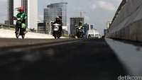 Dengan adanya flyover ini kendaraan dari arah Pancoran ke Semanggi dapat melintas langsung tanpa harus berhenti terlebih dahulu di perempatan Kuningan.