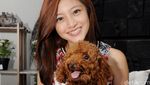 Natalie Zenn dan Anjing Pudel Kesayangannya