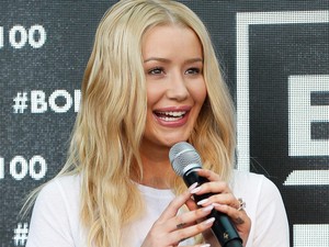Iggy Azalea Ungkap Alasannya Operasi Implantasi Payudara