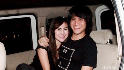 Love is in the Air! Kevin Aprilio dan Pacar Peluk-pelukan