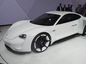 Mengintip Perancangan Mobil Sport Listrik Pertama Porsche