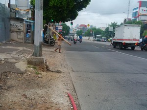 Kabel-kabel di Buncit-Mampang Menyembul dari Tanah, Warga Khawatir