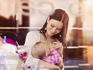 Ukuran Bikin Tak Nyaman? Ibu Menyusui Bisa Pertimbangkan Ikut No Bra Day