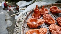 Hasil cetakan ini mengahasilkan berbagai souvenir yang menarik seperti katak, candi Borobudur, dan candi Mendut. Ada pula kreasi asbak yang menggunakan penutup berbentuk stupa candi Borobudur.