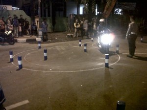 Helm dan Snack Gratis Bagi Warga di Car Free Night Lamongan