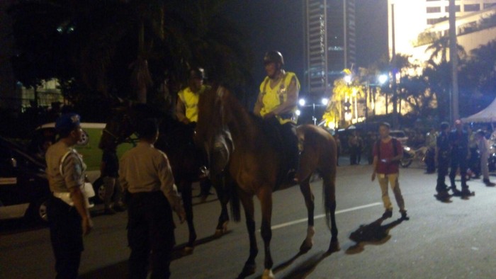 Patroli Polisi Berkuda di Bundaran HI Tarik Perhatian Pengunjung CFN