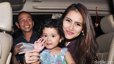 Aww, Putri Ayu Ting Ting Cute dengan Dress Tutu