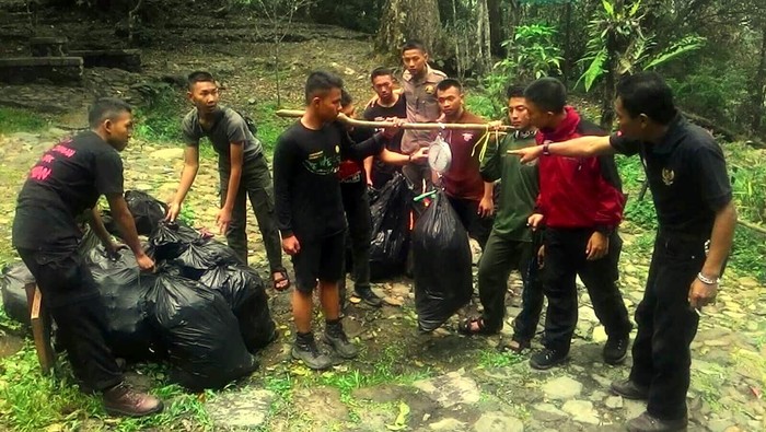 Lomba Bersih Gunung, 3,5 Ton Sampah Diangkut dari Gunung Gede