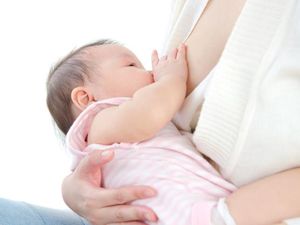 Obat yang Dikonsumsi Ibu Menyusui Bisa Berefek ke Bayi?
