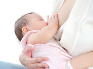 Pesan Dokter Agar Produksi ASI Tetap Melimpah Meski Anak Sudah Mulai Makan