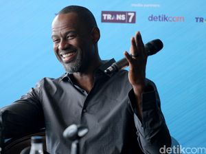 Brian McKnight Persembahkan Cant Say Goodbye untuk Kobe Bryant