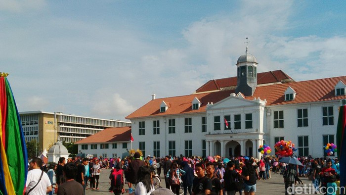 Riuh Rendah Suasana Taman Fatahillah di Kota Tua Jelang Malam Tahun Baru