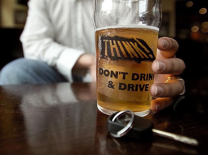 Mamah Muda Ini Tabrakkan Jaguarnya dalam Keadaan Mabuk