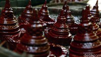 Untuk  harga produk yang dipasarkan dari Rp 3.500,00 sampai Rp 10.000,00. dipasarkan di seputar objek wisata candi Borobudur dan Candi Prambanan.