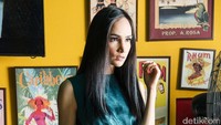 Begitupun dengan artis Teuku Zacky yang menikah dengan model asal Uzbekistan Ilmira Usmanova. Pernikahan mereka terlihat harmonis hingga saat ini. Foto: Denny Tjan