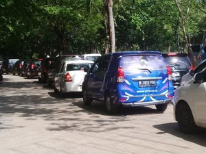 Pengunjung Mulai Berdatangan, Kendaraan Pribadi Penuhi Area Ancol