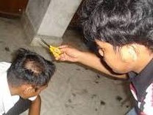 Diskriminasi dan Petaka Guru Mencukur Siswa Dibalas Ortu Cukur Balik Guru