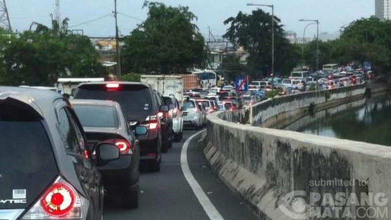 Jalan RE Martadinata Menuju Ancol  Ditutup Lalin Padat
